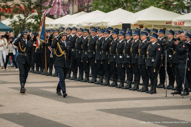 Uroczyste obchody Dnia Strażaka i nadanie sztandaru rybnickiej komendzie [FOTO]
