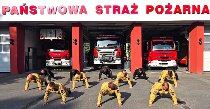 Rybniccy strażacy pompują dla 8-miesięcznego Stasia z Olkusza. Maluch walczy z rzadką białaczką