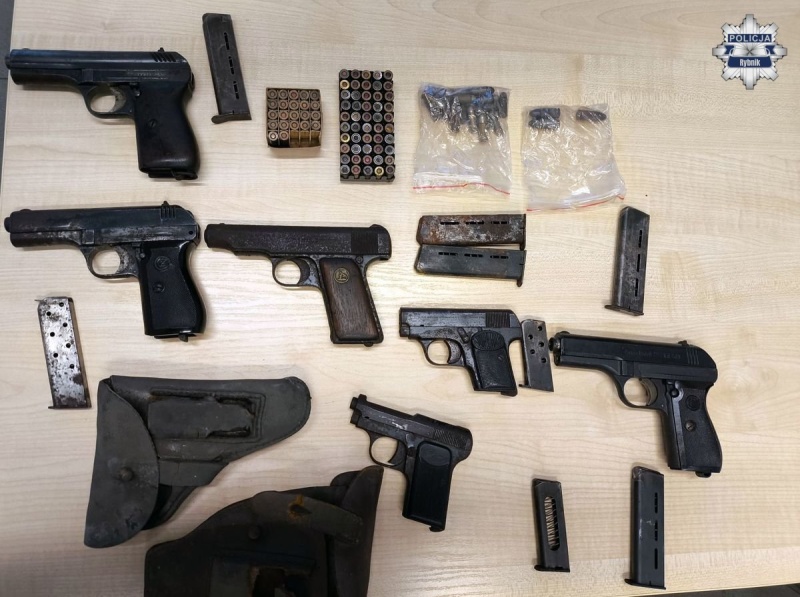 Na strychu znalazł broń, powiadomił policję. Pistolety trafiły do muzeum