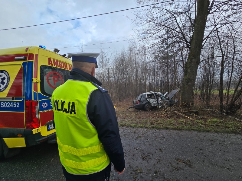 Tragiczny wypadek w Rybniku-Chwałęcicach. Nie żyją dwie młode osoby [FOTO]