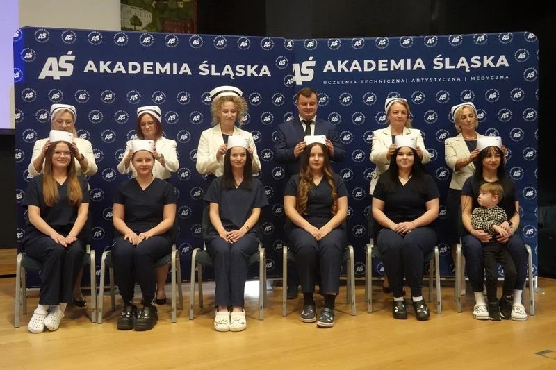 Czepki dla przyszłych pielęgniarek i pielęgniarzy [FOTO]