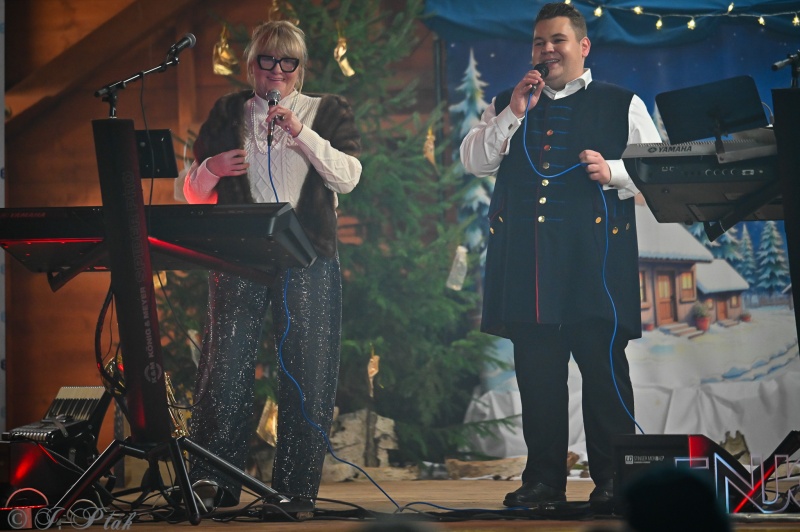 Pierwsze wielkie rudzkie kolędowanie. Wspólne śpiewanie z Panem Babcią i realna pomoc potrzebującym