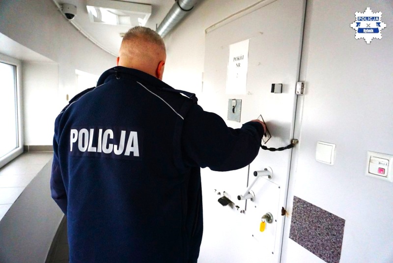 Rybniccy śledczy aresztowali sprawców oszustw na policjanta i na wnuczka
