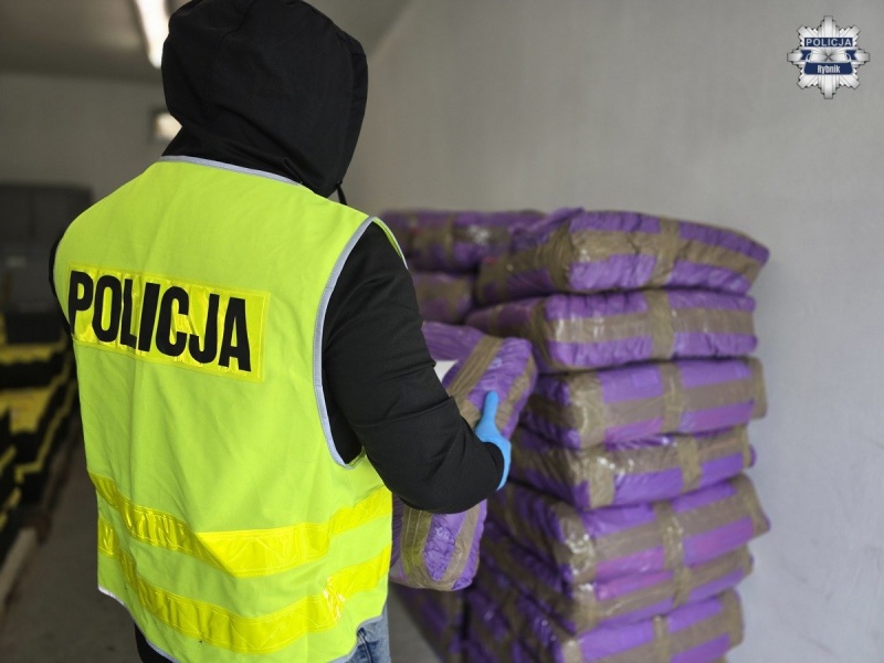 Nielegalne wyroby tytoniowe przejęte przez rybnickich policjantów