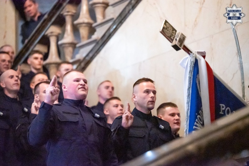 Nowo przyjęci policjanci złożyli ślubowanie [FOTO]