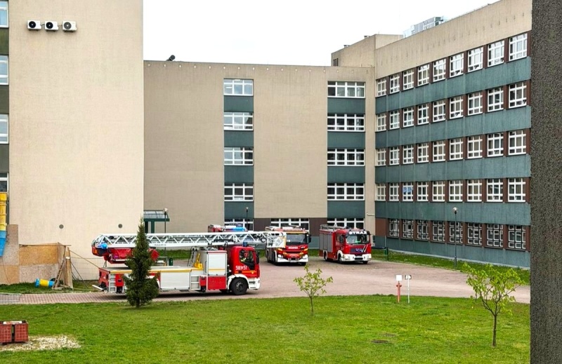 Alarm w rybnickim szpitalu. W akcji cztery zastępy straży