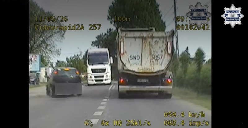 Brawurowa ucieczka Oplem Corsą zakończona aresztem. Policja szuka poszkodowanych kierowców