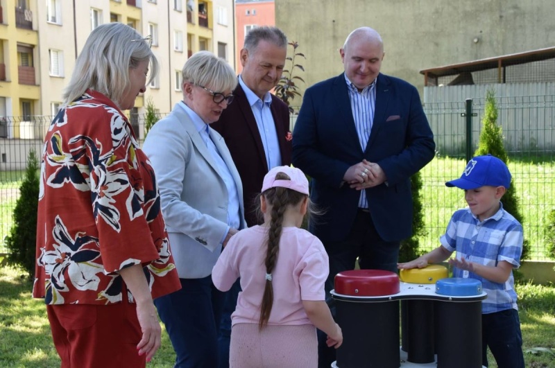 Piknik z Poezją i nowe miejsce dla dzieci. Otwarto ogródek sensoryczny w Czerwionce-Leszczynach