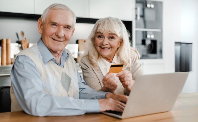 Jak nie dać się oszukać w sieci? Bezpłatne webinarium dla seniorów już 29 czerwca