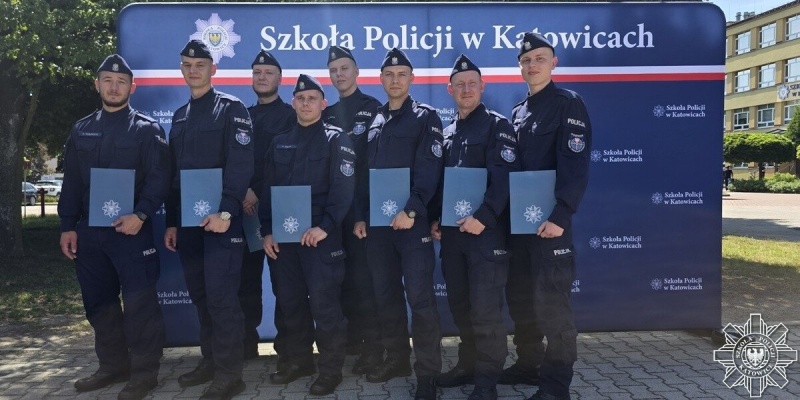 Nowi policjanci gotowi do służby. Zakończyli podstawowe szkolenie w Katowicach