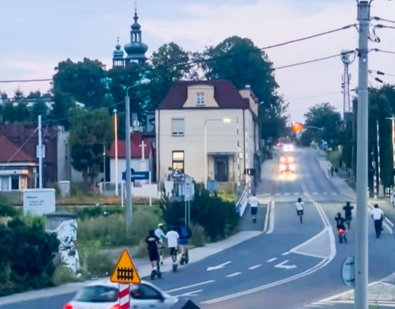 Coraz więcej hulajnóg na ulicach Rybnika. Policja apeluje o rozwagę i przestrzeganie przepisów