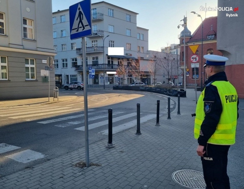 Pierwszeństwo nie chroni przed wypadkiem. Policja apeluje do kierowców i pieszych