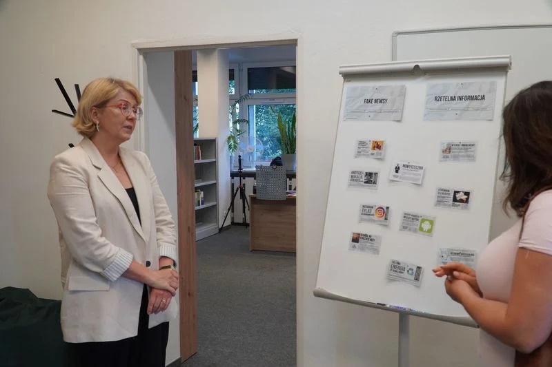 Rybnik wypowiada wojnę fake newsom. Młodzież nauczy się, jak nie dać się oszukać w sieci