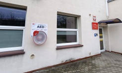 Nowy defibrylator AED przy Ośrodku Pomocy Społecznej w Czerwionce-Leszczynach - Serwis informacyjny z Raciborza - naszraciborz.pl