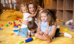 Przebywanie z dziećmi daje Ci radość i nastraja na lepszy dzień? Sprawdź, jak rozpocząć karierę opiekuna w żłobku - Serwis informacyjny z Raciborza - naszraciborz.pl