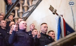 Nowo przyjęci policjanci złożyli ślubowanie [FOTO] - Serwis informacyjny z Raciborza - naszraciborz.pl