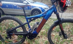 Czołowe zderzenie rowerzystek w Zwonowicach. Jedna z nich trafiła do szpitala  - Serwis informacyjny z Raciborza - naszraciborz.pl