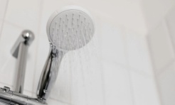 Innowacja społeczna w Rybniku. Mobilna łazienka dla osób w kryzysie - Serwis informacyjny z Raciborza - naszraciborz.pl