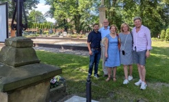 Po ponad stu latach wrócili do Leszczyn. Potomkowie Konrada Bartelta odwiedzili rodzinne miejsca - Serwis informacyjny z Raciborza - naszraciborz.pl