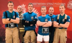 49 pięter w pełnym umundurowaniu. Strażacy z Rybnika zmierzyli się ze Sky Tower Run - Serwis informacyjny z Raciborza - naszraciborz.pl