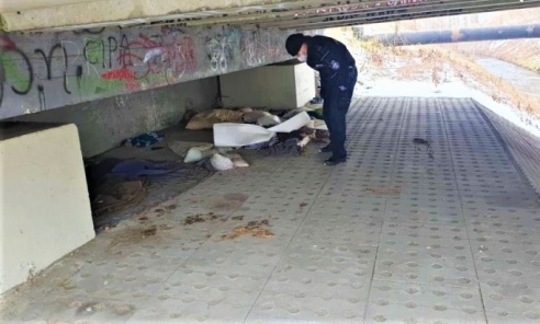 Rybniccy policjanci pomagają bezdomnym - Serwis informacyjny z Wodzisławia Śląskiego - naszwodzislaw.com