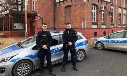 Policjanci uratowali mężczyznę z pożaru - Serwis informacyjny z Wodzisławia Śląskiego - naszwodzislaw.com
