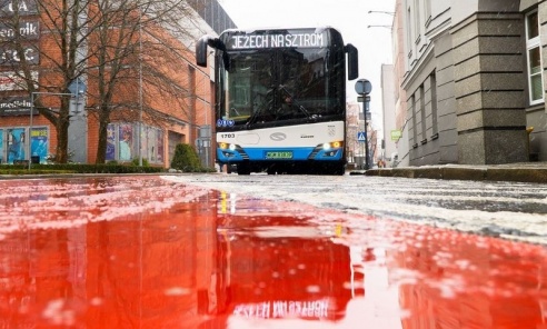Nowe autobusy czekają na pasażerów [FOTO] - Serwis informacyjny z Wodzisławia Śląskiego - naszwodzislaw.com