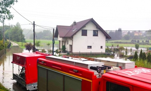 Intensywne opady i silny wiatr przysporzyły pracy strażakom - Serwis informacyjny z Wodzisławia Śląskiego - naszwodzislaw.com