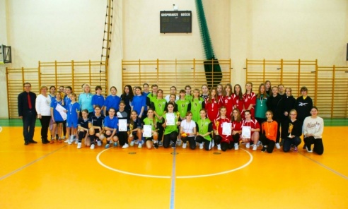 Futsalowe zmagania dziewcząt o puchar Starosty [FOTO] - Serwis informacyjny z Wodzisławia Śląskiego - naszwodzislaw.com