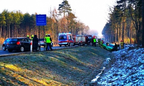 Wypadek na trasie Rybnik-Gliwice. Kierowca zasnął za kierownicą - Serwis informacyjny z Wodzisławia Śląskiego - naszwodzislaw.com