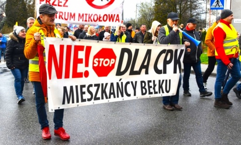 Mieszkańcy Czerwionki-Leszczyn protestowali w Mikołowie przeciw CPK [FOTO] - Serwis informacyjny z Wodzisławia Śląskiego - naszwodzislaw.com