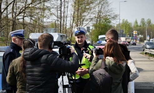 Policjanci z kierowcą rajdowym ostrzegali przed brawurą - Serwis informacyjny z Wodzisławia Śląskiego - naszwodzislaw.com