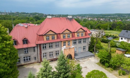 Budynek dawnej szkoły wystawiony na sprzedaż - Serwis informacyjny z Wodzisławia Śląskiego - naszwodzislaw.com