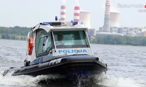 Policyjni wodniacy pomogli żeglarzowi na Zalewie Rybnickim  - Serwis informacyjny z Wodzisławia Śląskiego - naszwodzislaw.com