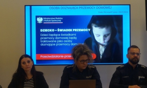 Rybniccy mundurowi poprowadzili wykład w szpitalu  - Serwis informacyjny z Wodzisławia Śląskiego - naszwodzislaw.com