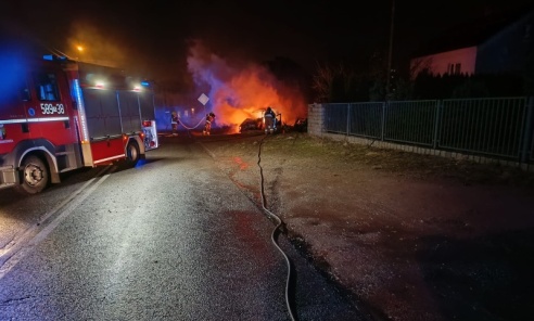 Samochód spłonął w Stanowicach - Serwis informacyjny z Wodzisławia Śląskiego - naszwodzislaw.com