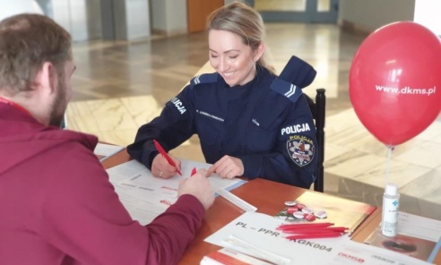 Śląscy policjanci wzięli udział w akcji CBŚP i DKMS - Serwis informacyjny z Wodzisławia Śląskiego - naszwodzislaw.com
