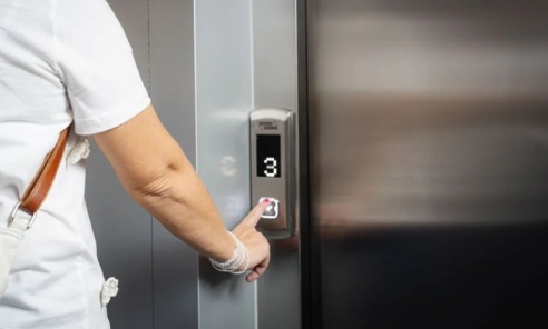 Rybnicki magistrat z nową windą - Serwis informacyjny z Wodzisławia Śląskiego - naszwodzislaw.com