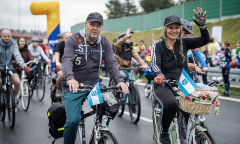 Rowerzyści, biegacze i spacerowicze przetestowali nowy odcinek drogi Racibórz–Pszczyna - Serwis informacyjny z Wodzisławia Śląskiego - naszwodzislaw.com