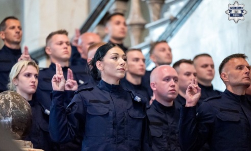 Nowi policjanci ślubowali w Śląskim Urzędzie Wojewódzkim [FOTO] - Serwis informacyjny z Wodzisławia Śląskiego - naszwodzislaw.com