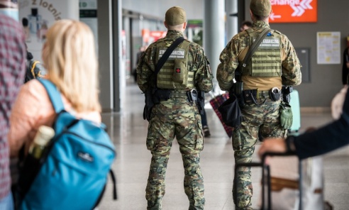 Skazany za oszustwa zatrzymany na lotnisku - Serwis informacyjny z Rybnika - naszraciborz.pl