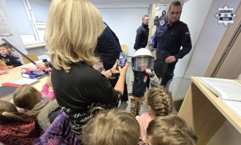 Przedszkolaki z Jedynki odwiedziły rybnicką komendę - Serwis informacyjny z Rybnika - naszraciborz.pl