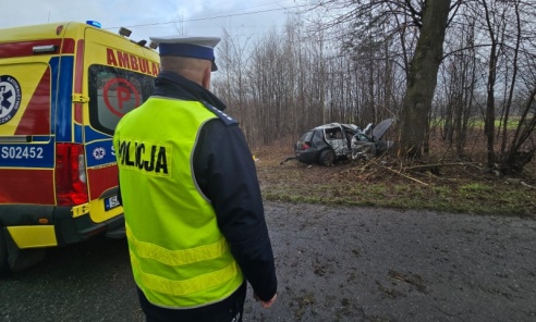 Tragiczny wypadek w Rybniku-Chwałęcicach. Nie żyją dwie młode osoby [FOTO] - Serwis informacyjny z Rybnika - naszraciborz.pl