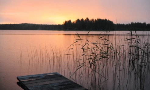 Odkryj uroki Doliny Charlotty z samodzielnym domkiem nad jeziorem - Piękno natury na wyciągnięcie ręki - Serwis informacyjny z Wodzisławia Śląskiego - naszwodzislaw.com