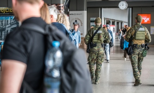 Agresywny Brytyjczyk nie poleciał do domu - Serwis informacyjny z Rybnika - naszraciborz.pl