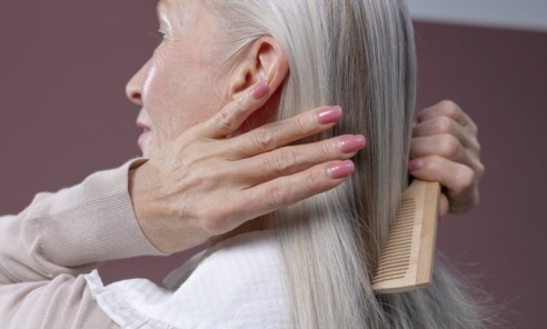 Jakie kosmetyki stosować na siwiejące włosy? - Serwis informacyjny z Rybnika - naszraciborz.pl