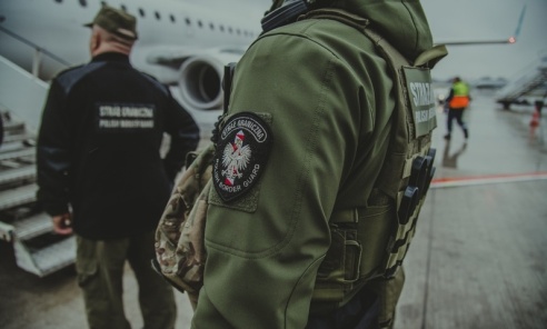 Samolot zawrócony z drogi kołowania - Serwis informacyjny z Rybnika - naszraciborz.pl