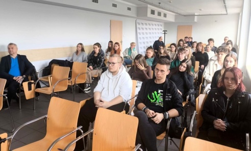 Studenci raciborskiej ANS na warsztatach tłumaczeniowych w rybnickiej komendzie - Serwis informacyjny z Rybnika - naszraciborz.pl