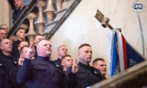 Nowo przyjęci policjanci złożyli ślubowanie [FOTO] - Serwis informacyjny z Wodzisławia Śląskiego - naszwodzislaw.com