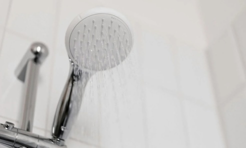 Innowacja społeczna w Rybniku. Mobilna łazienka dla osób w kryzysie - Serwis informacyjny z Wodzisławia Śląskiego - naszwodzislaw.com